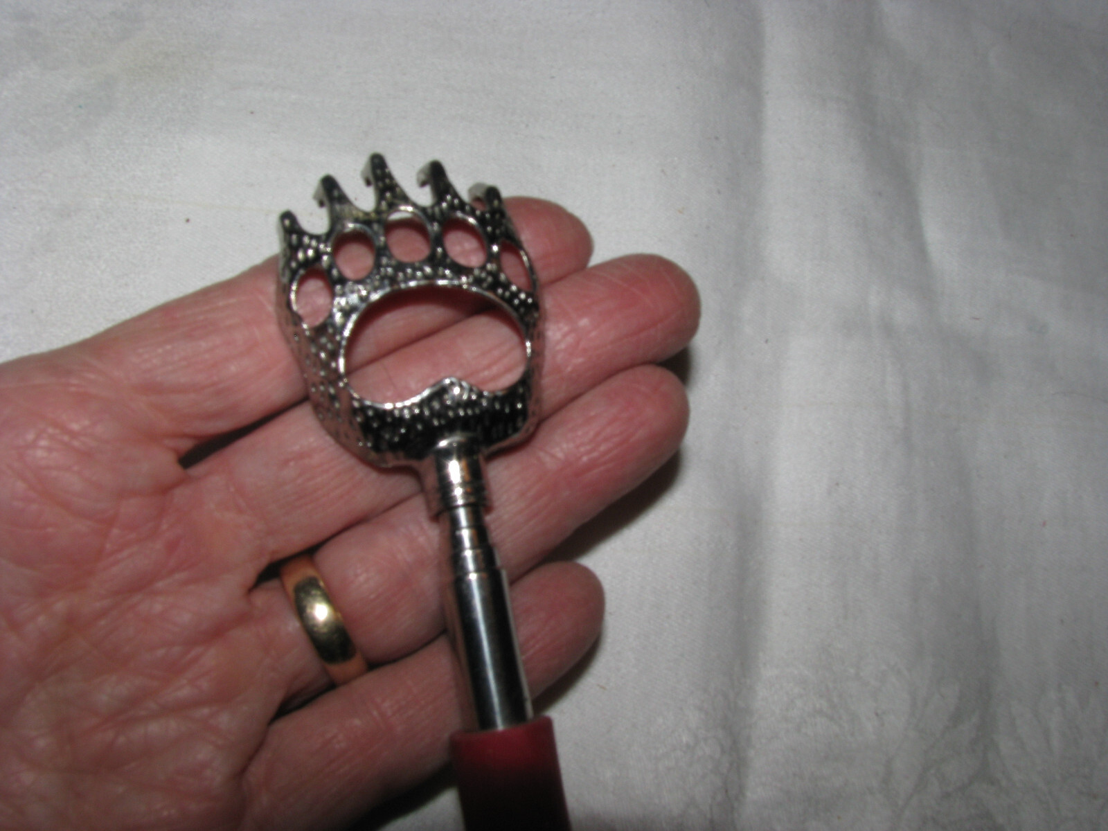 Red & Silver Bear Claw Back Scratcher 8-1/2″ To 23″