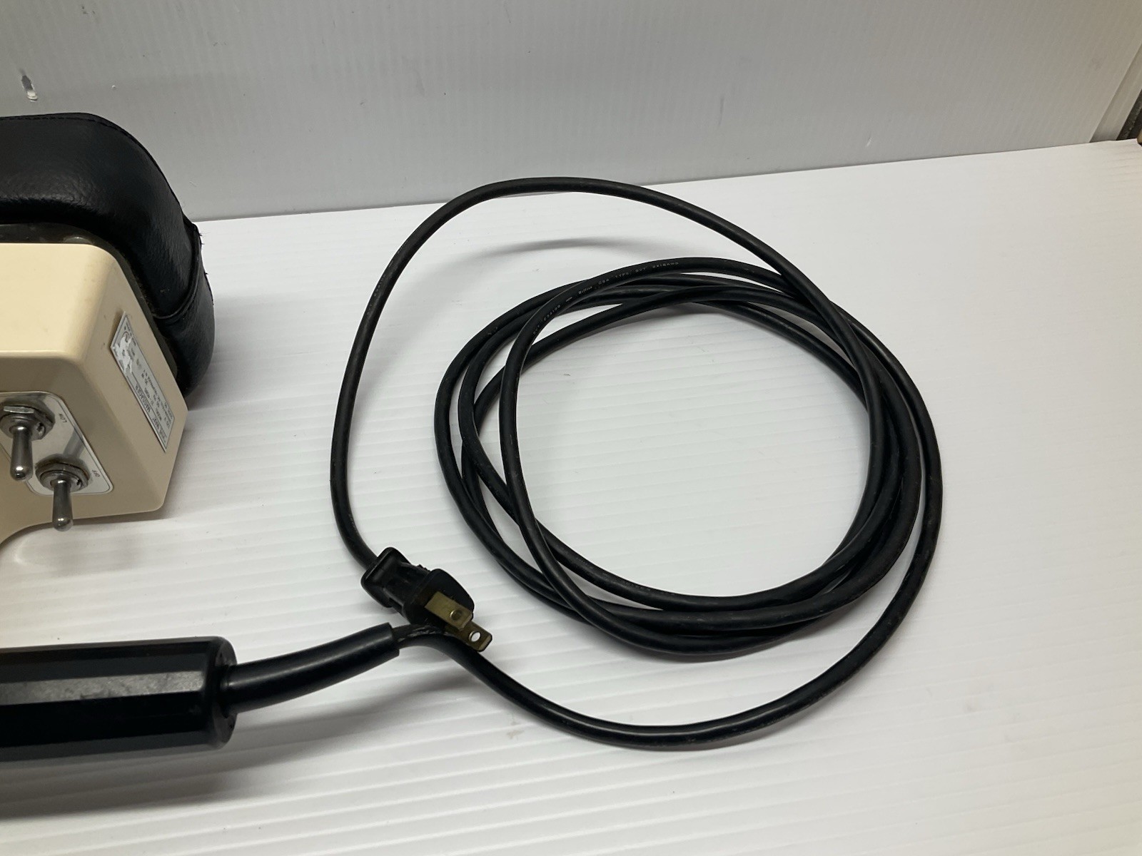 VIVEMAX Massager Full Body Legs Model 37-4585 Tested – One Arm Broken