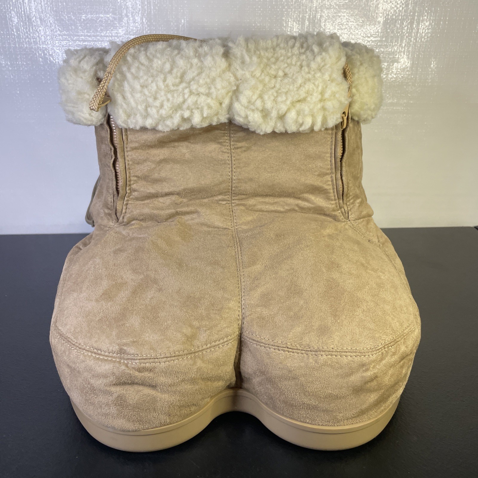 Brookstone Foot Vibrating Massager & Warmer Heated Soft Boot Shoes BST-003A 1999