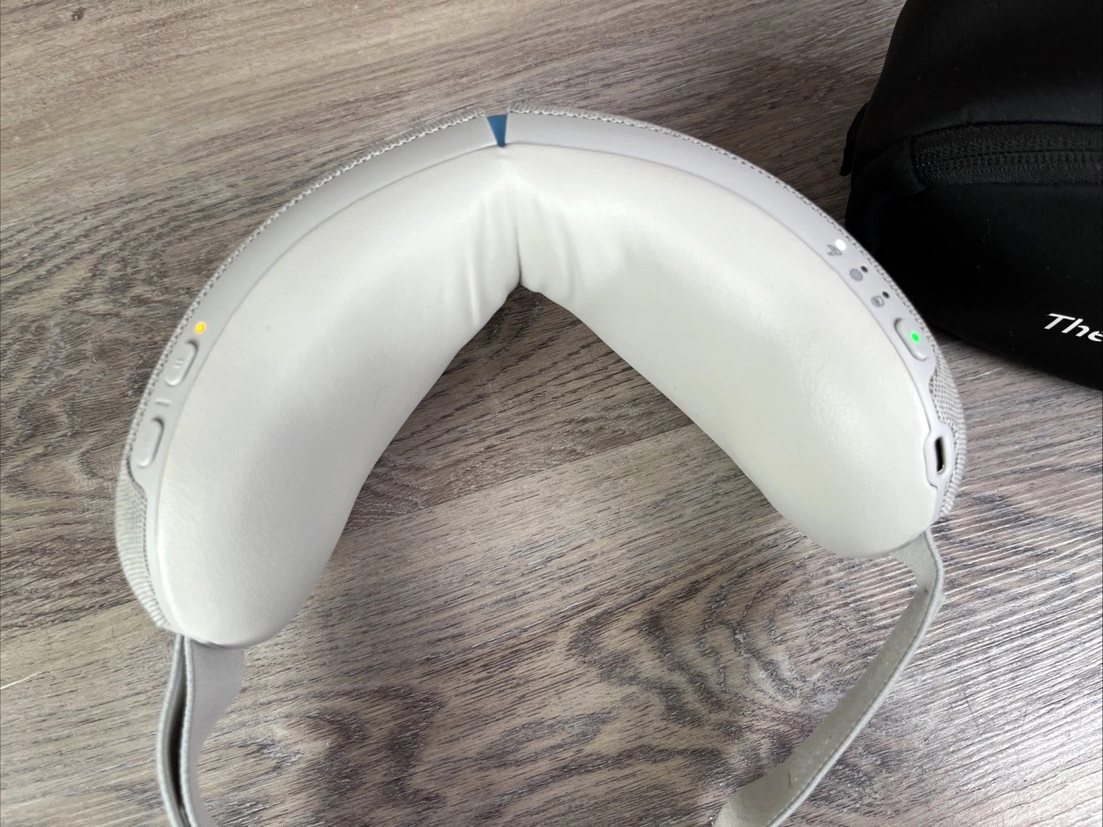 Therabody Smart Goggles White Gen 1 With Carrying Case Charging Cable