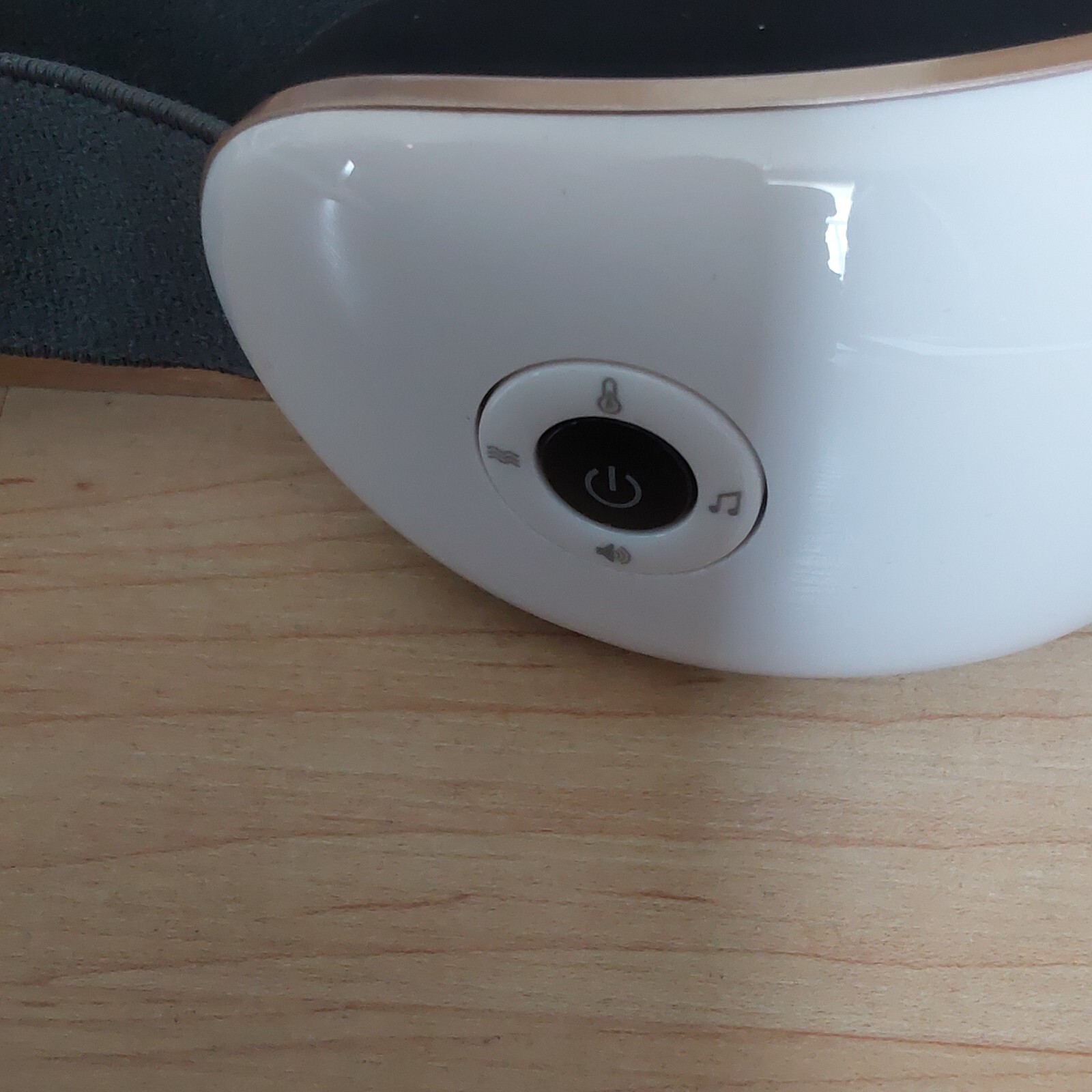 Vortix- 2.0 Eye Massager Vibration Heat calming music Open Box charging cord