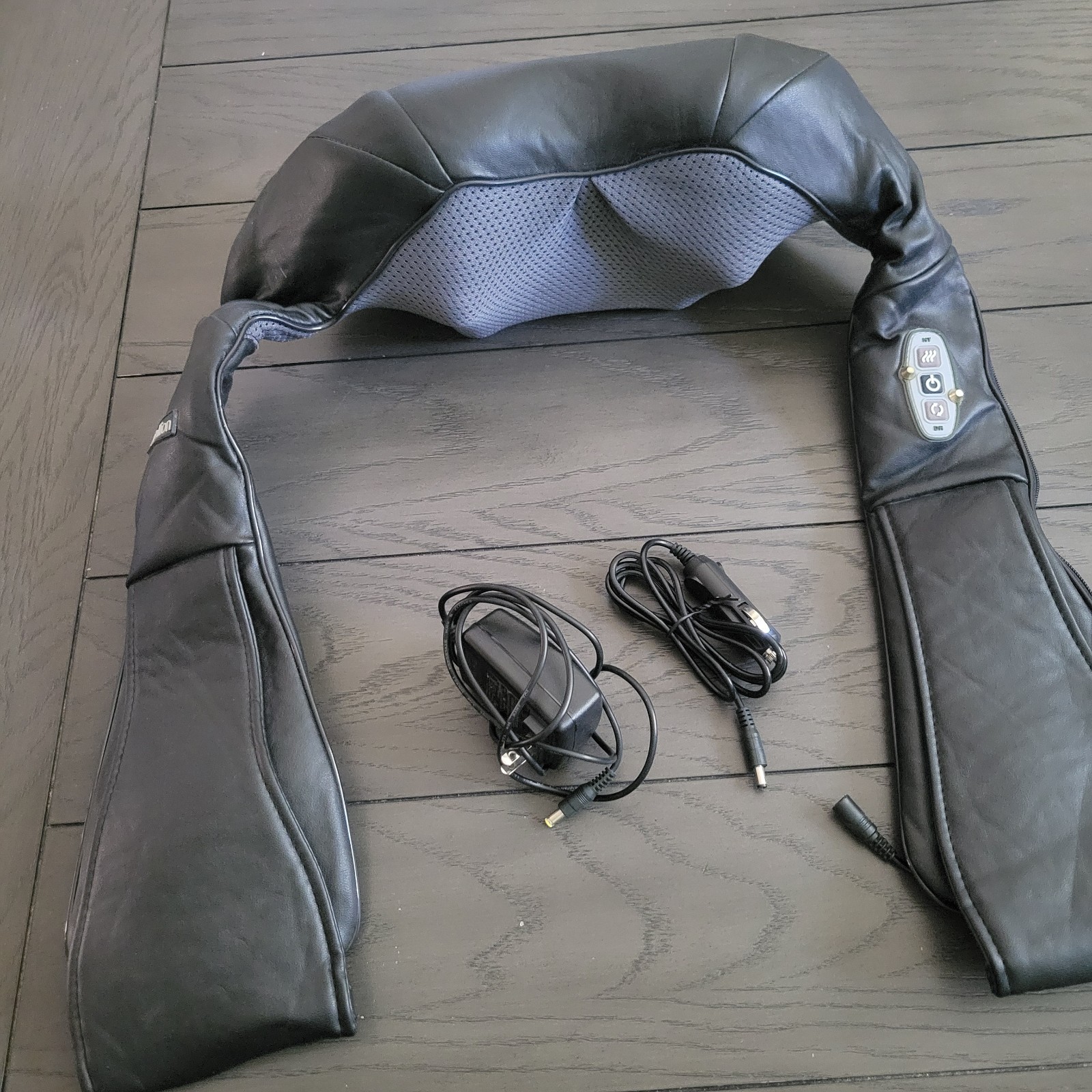 Shiatsu neck and shoulder massager It features deep-kneading massage nodes and a