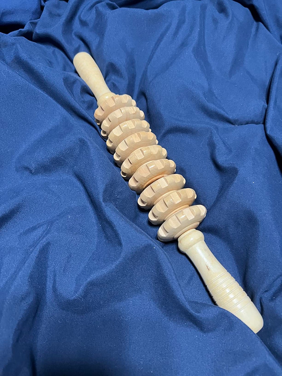 Ergonomic Curved Wooden Roller – Natural Cellulite Reduction and Muscle Relief