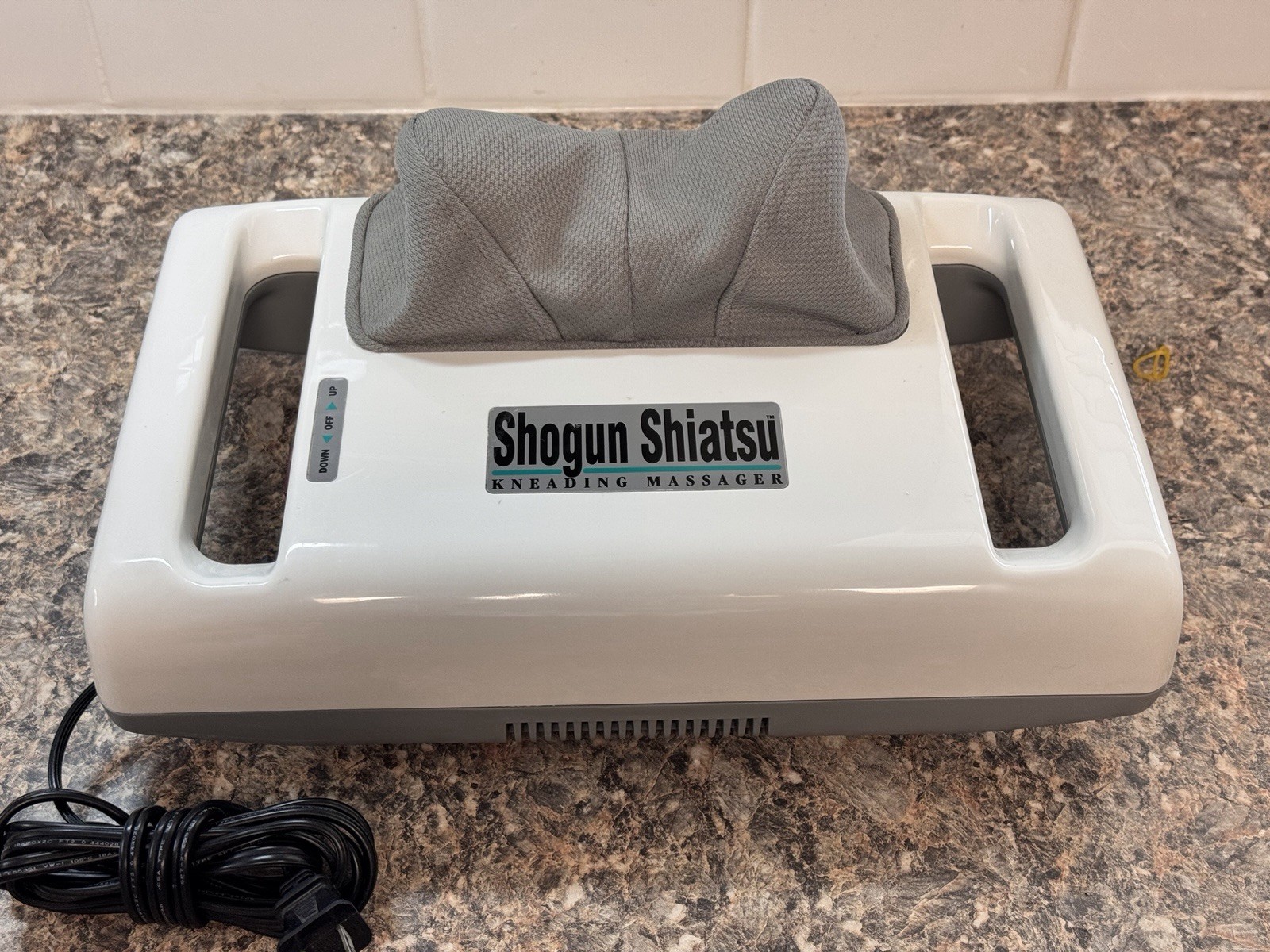 Homedics Shogun Shiatsu Kneading Massager Model SM-444 Portable Neck Massager