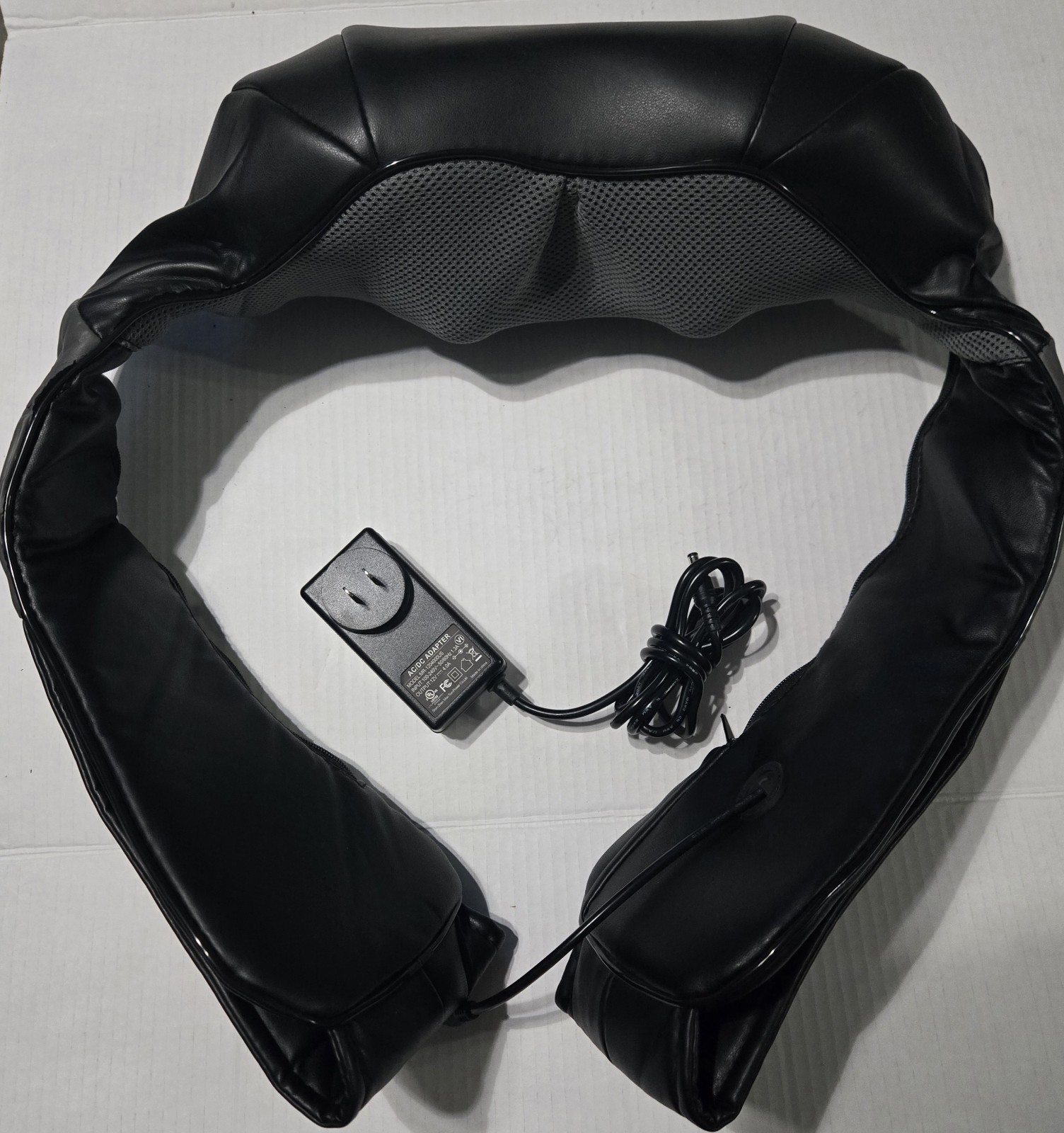 Vibrating Multispeed Neck & Shoulder Massager Corded Electric Black Gray Leather