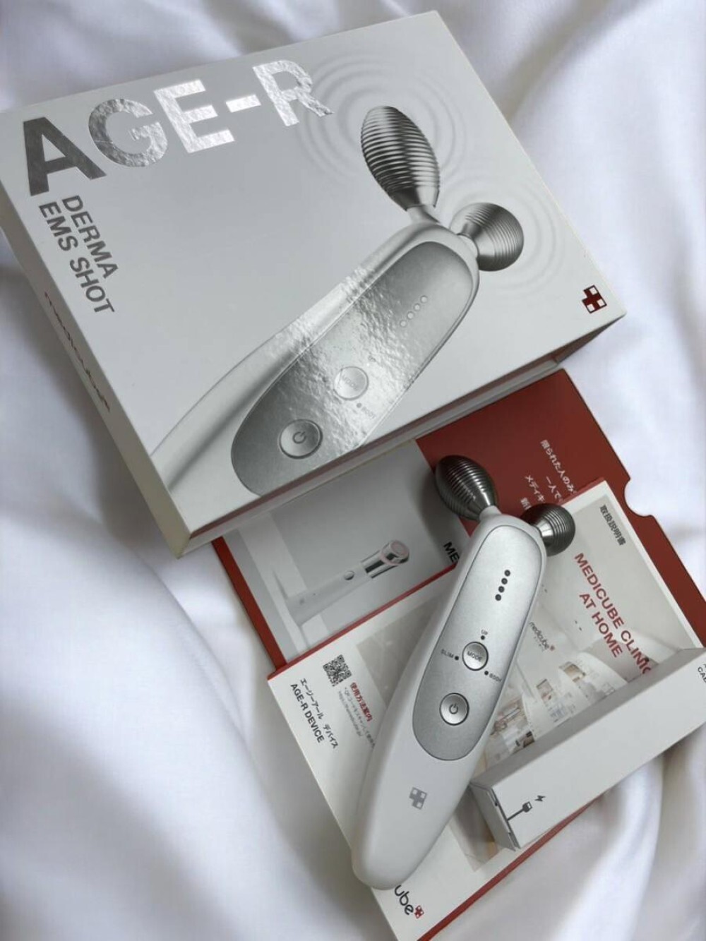 [Near Mint] Medicube Age-R Derma EMS Shot Face Massager Beauty Device