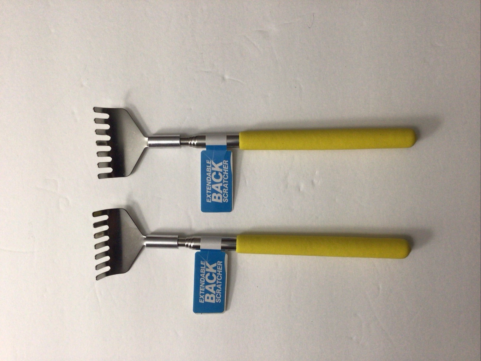 2 PC METAL BACK SCRATCHER, EXTENDABLE WITH PLASTIC HANDLE AVAILABLE IN 3 COLORS