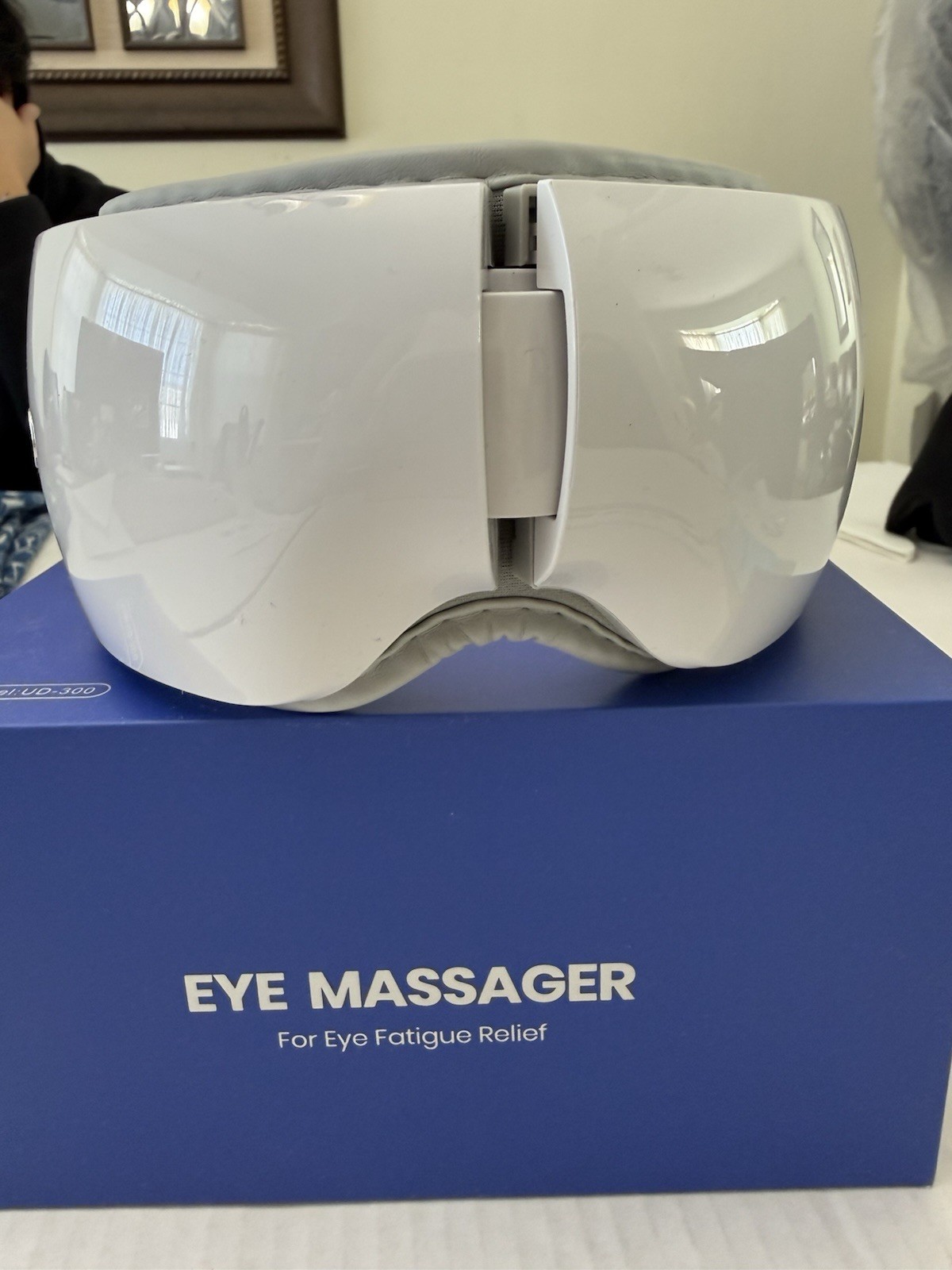 Ustuour Eye Massager UD-300 with Heat, Music, Air Compression & Vibration Mint