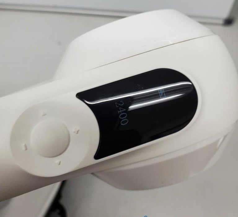 Therabody Theragun Elite Deep Tissue Percussive Massage Gun White Charger + Case