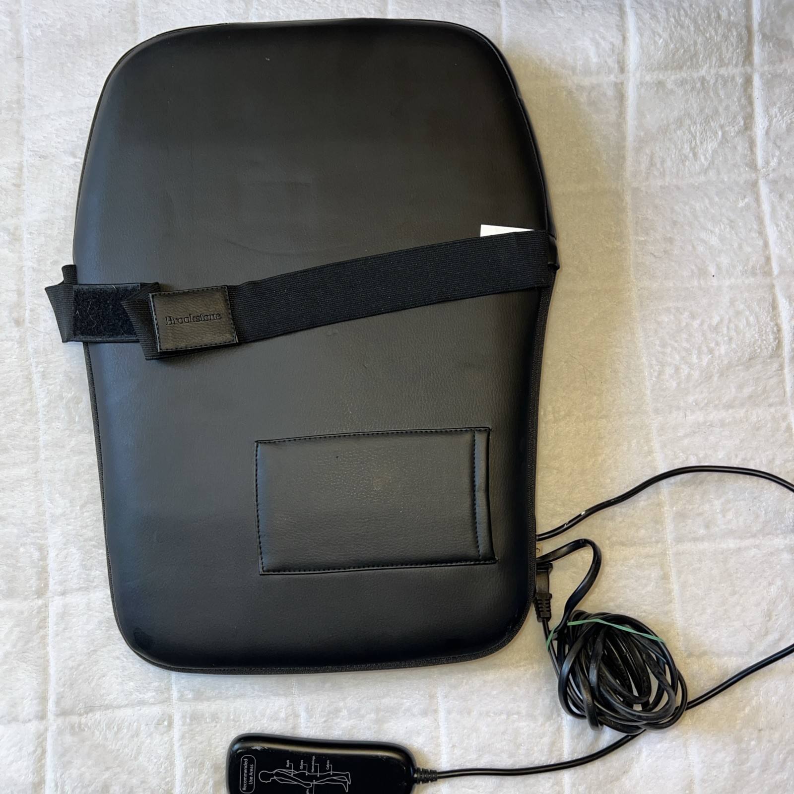 Brookstone Cushion W/Heat Intertek 3179249 Attached Remote