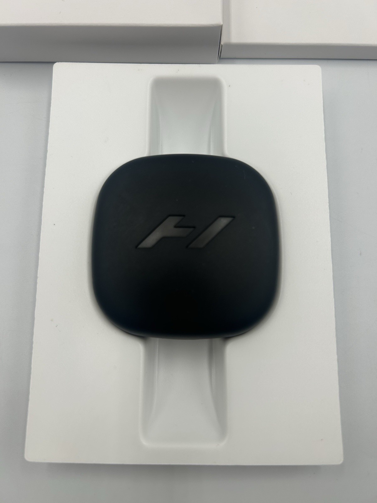 Hyperice Venom Go Wearable Massager – Black (24000-001-00)