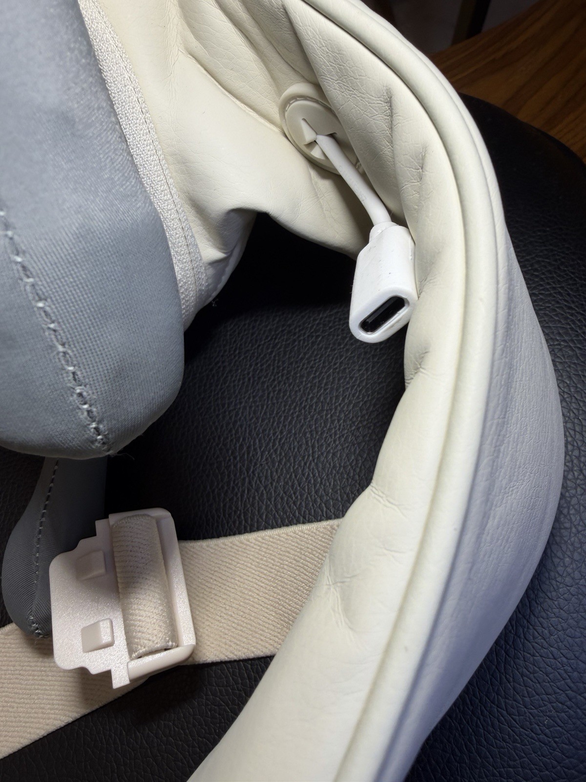 HEALTHMATE Kneading Shoulder and Neck Massager for Pain Relief Pre-owned