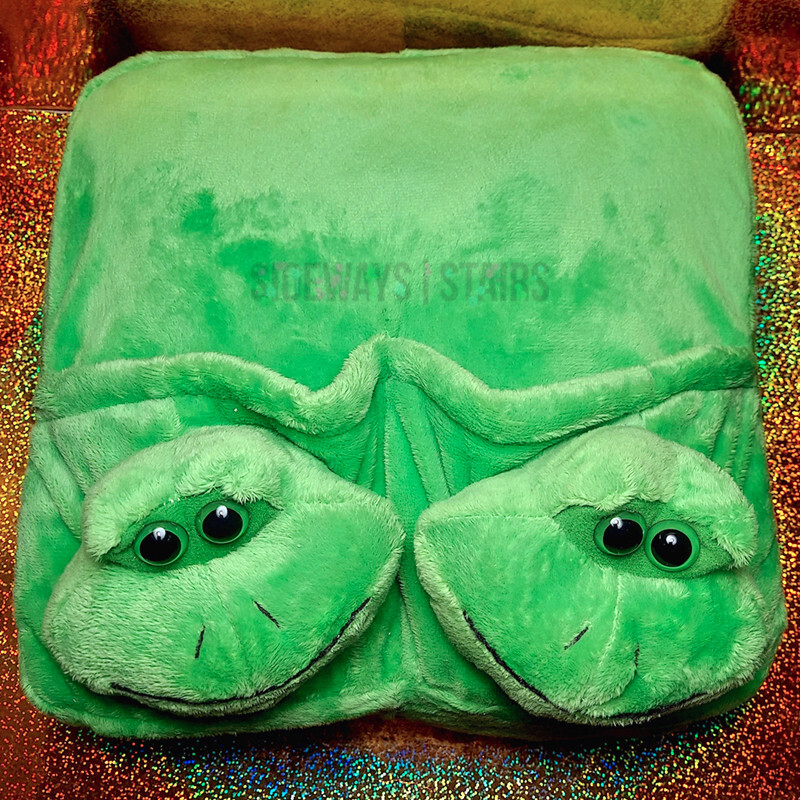 FROG PLUSH FOOT MASSAGER CUSHION green toad Limited Light vintage Wal-Mart RARE