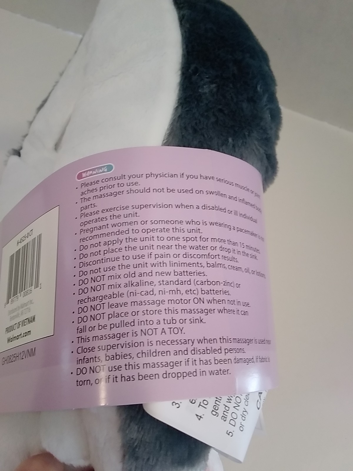 HealthTouch Polyester Fibers Neck Massager Gray Cat Requires 2 AA Batteries