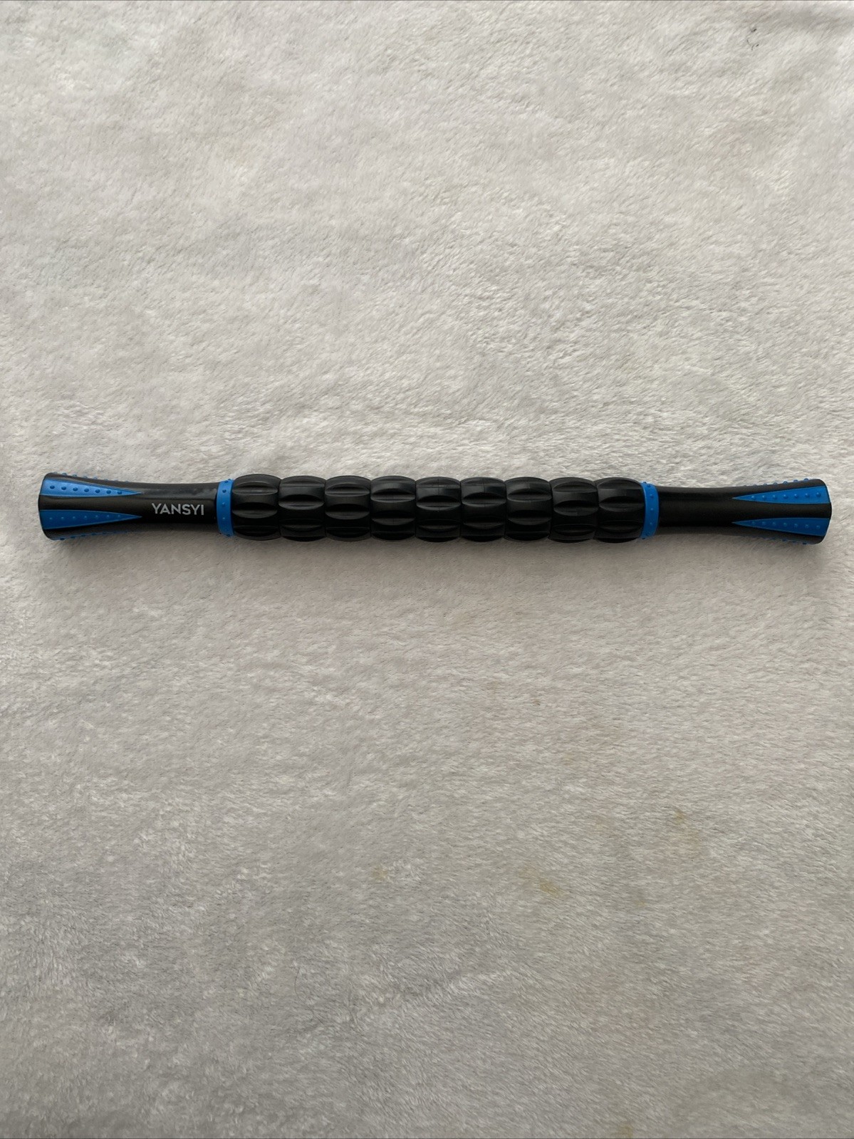 Yansyi 18-inch Muscle Roller Stick for Athletes Body Massage Tool blue or purple