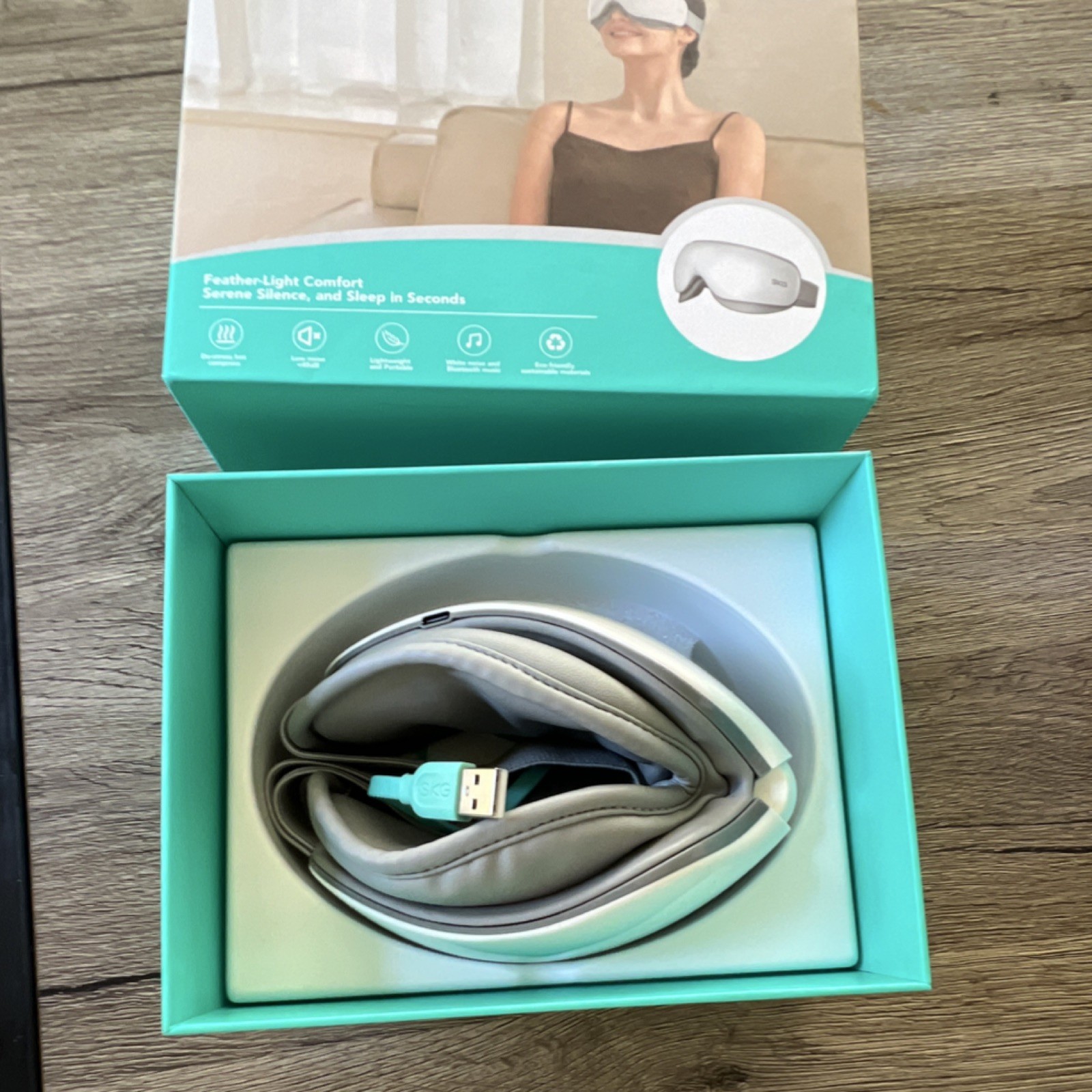 SKG ES500 Electric Eye Massager White Heat Music Vibrating USB Rechargeable