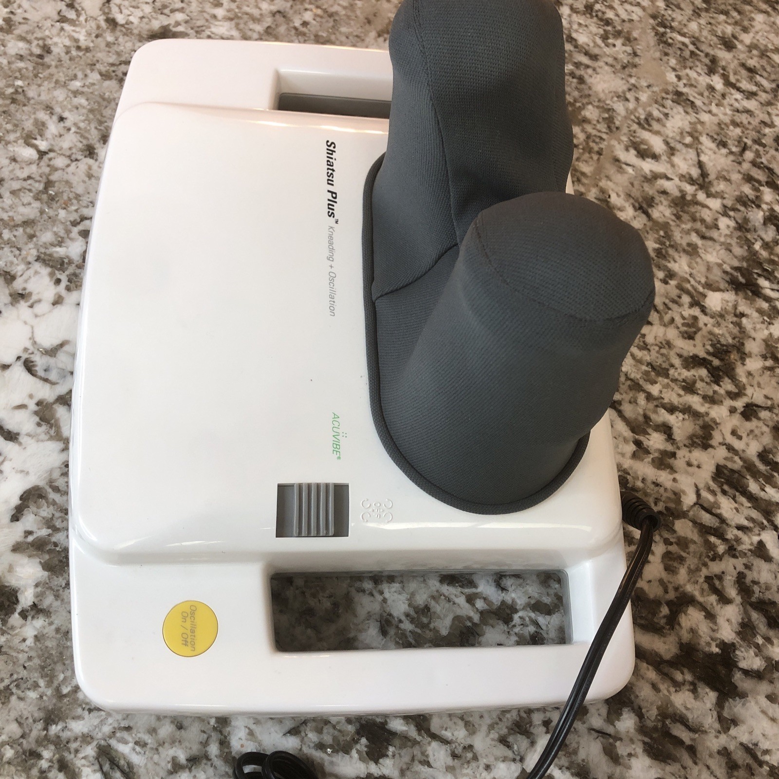 AcuVibe 7006V Personal Shiatsu Plus Kneading Massager Neck Back Body Oscillation