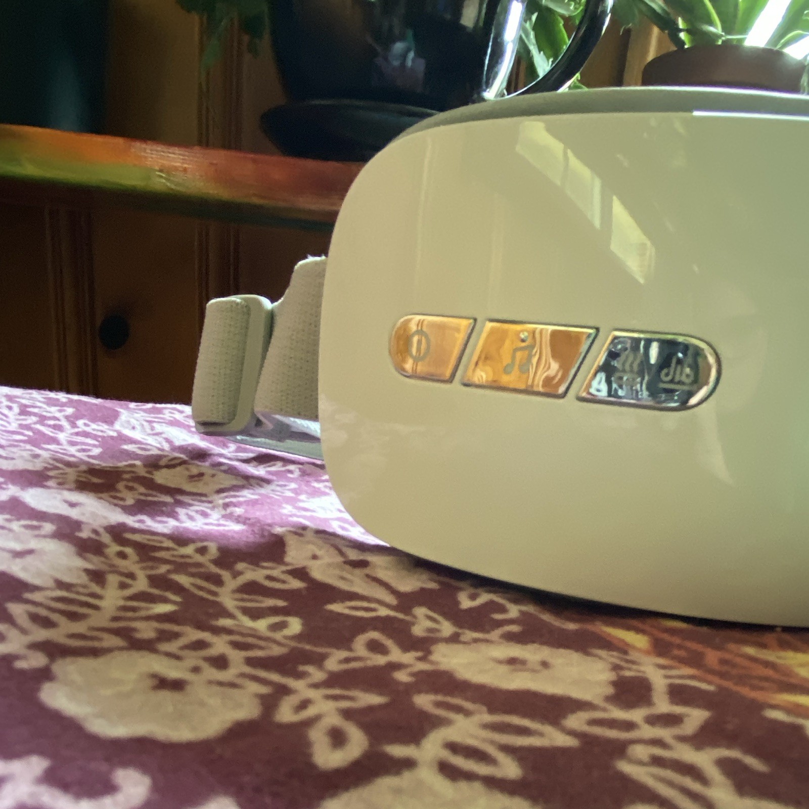 Ustuour UD-300 Electric Eye Massager Heated Air Compression Battery CE White