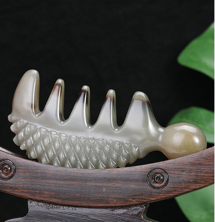 China Health Care Yark Horn Scraping Plate Hedgehog Gua Sha Board Massage Comb