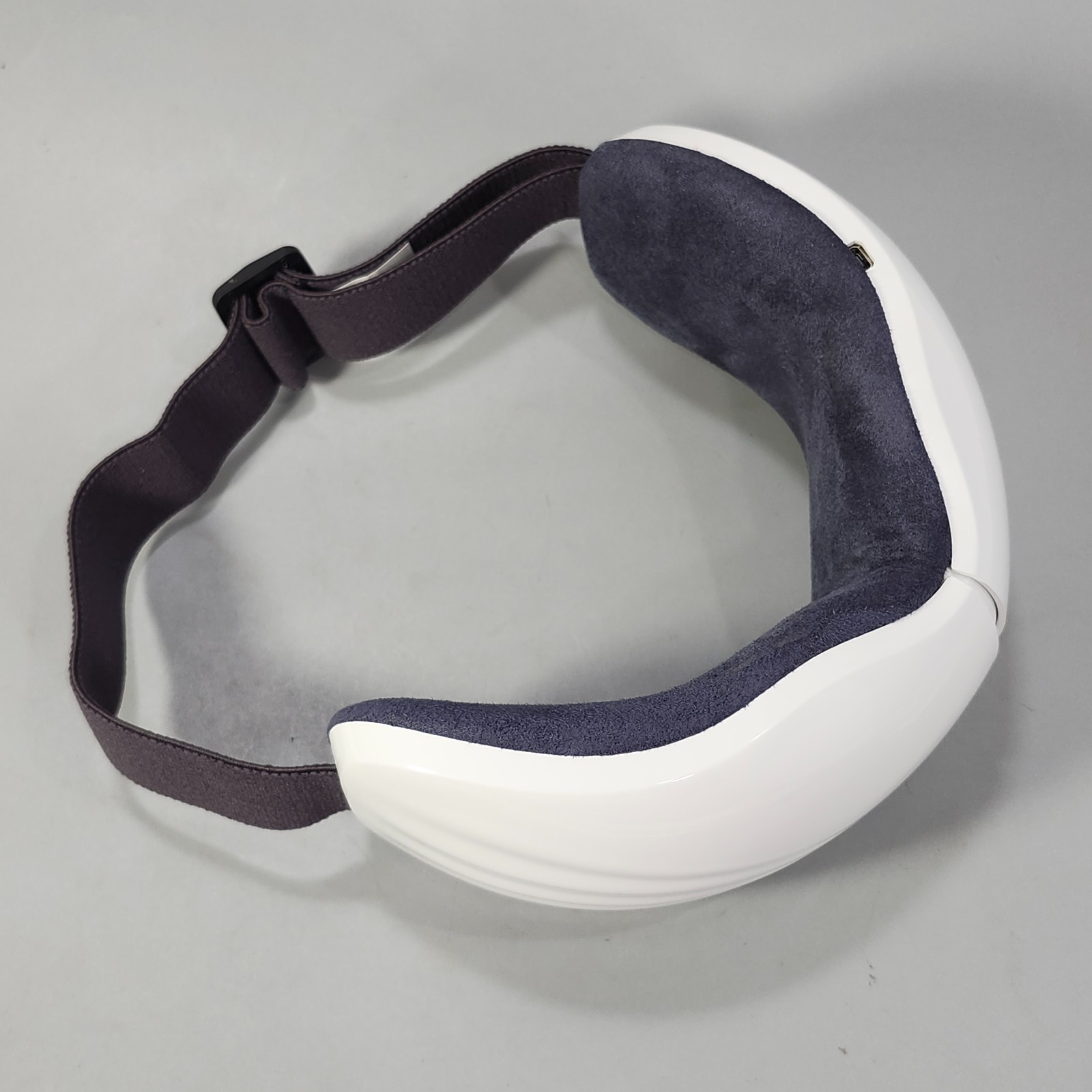 Nager Eye Massager HFR-YBB Heated Relaxing Sound Portable Rechargeable White 5V