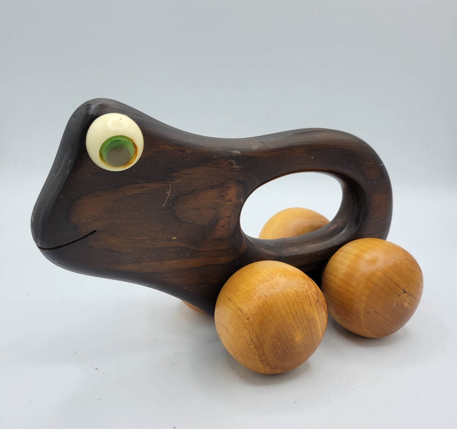 Vintage brown Wooden Frog Hand Massage Roller Ball Wheels 6″ x 9″ green eyes