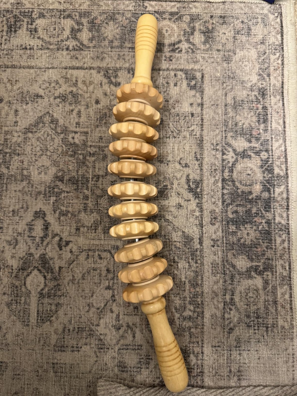 Ergonomic Curved Wooden Roller – Natural Cellulite Reduction and Muscle Relief