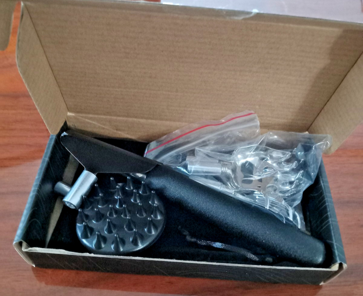 New 5-in-1 Telescoping Back Scratcher Set Detachable Heads – Black and Silver