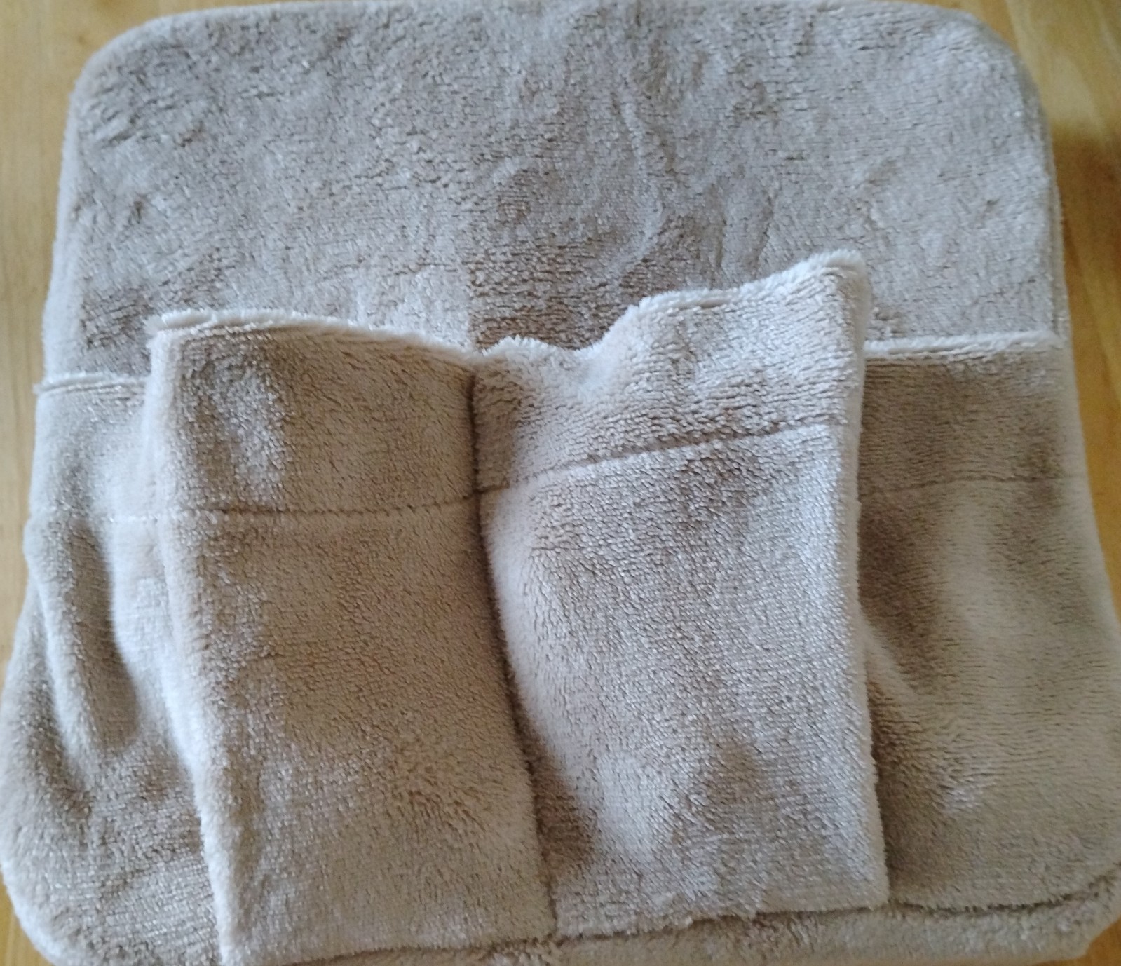 Meridian Point INVIGORATE Beige Foot Massager Pillow New in Sealed Box 12” X 12”
