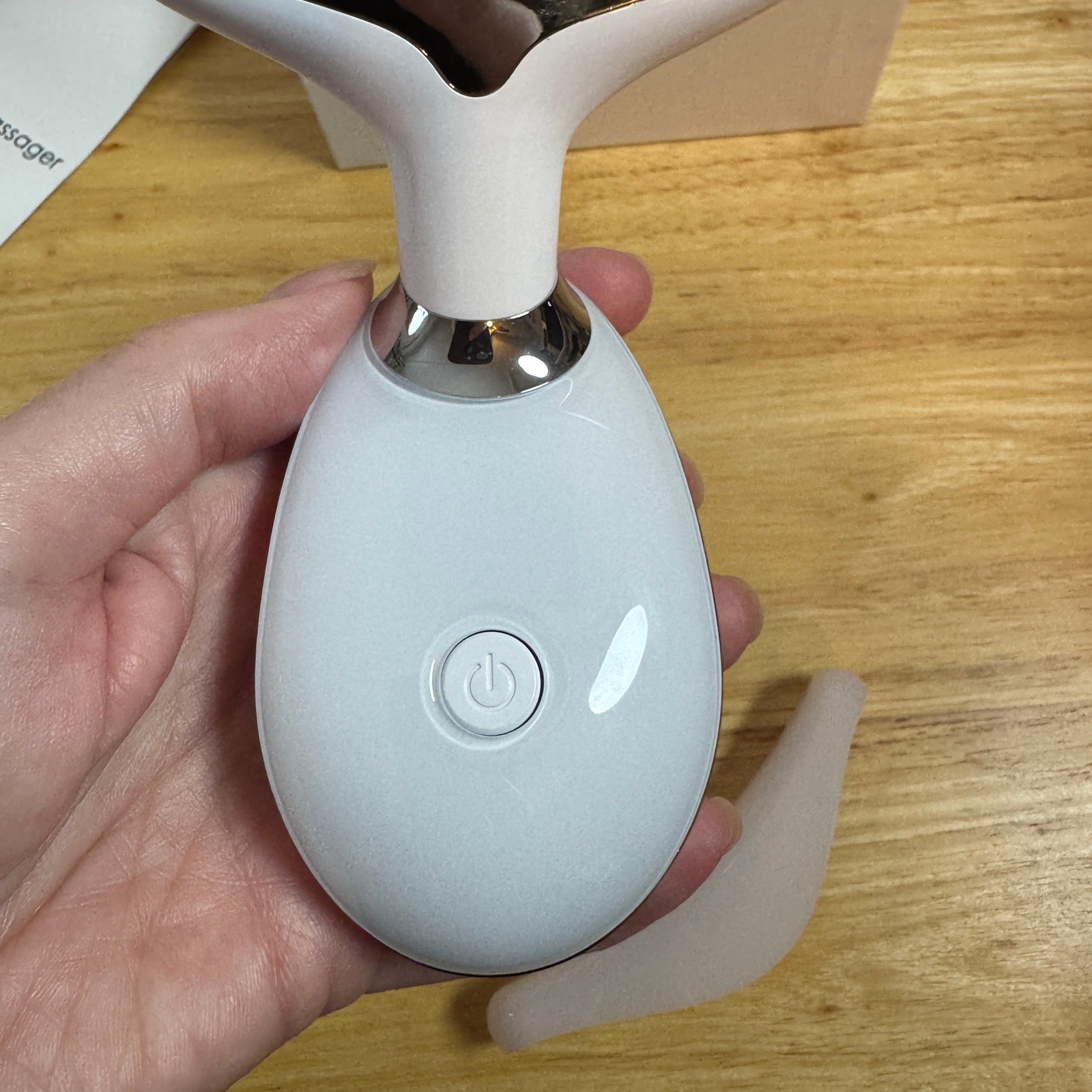 Neck Face Massager ES1081 USB Charge 3 Levels Deep Clean Ultrasonic Vibration