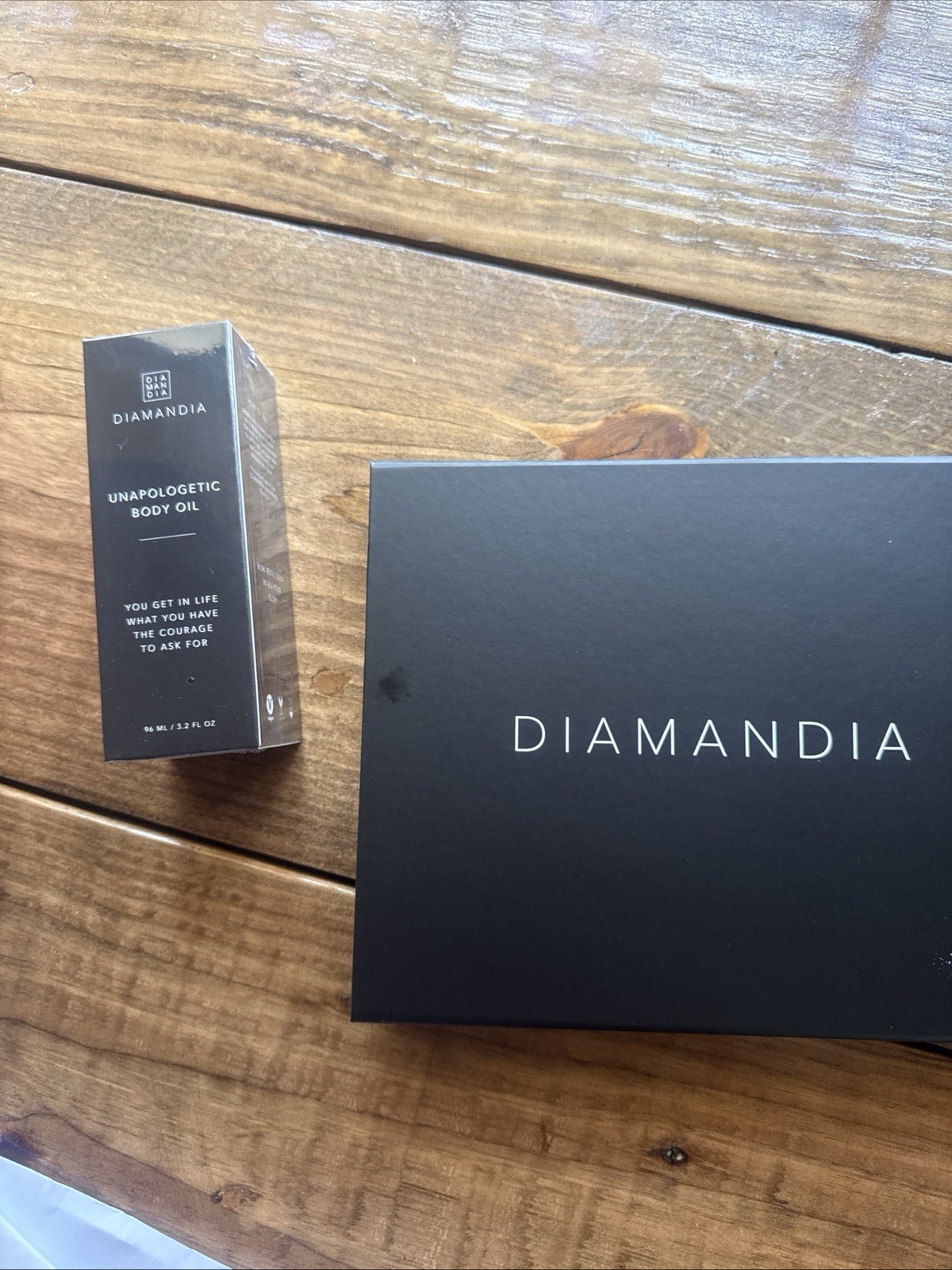 Set Diamandia Unapologetic Body Oil And Body Gua Sha Stone