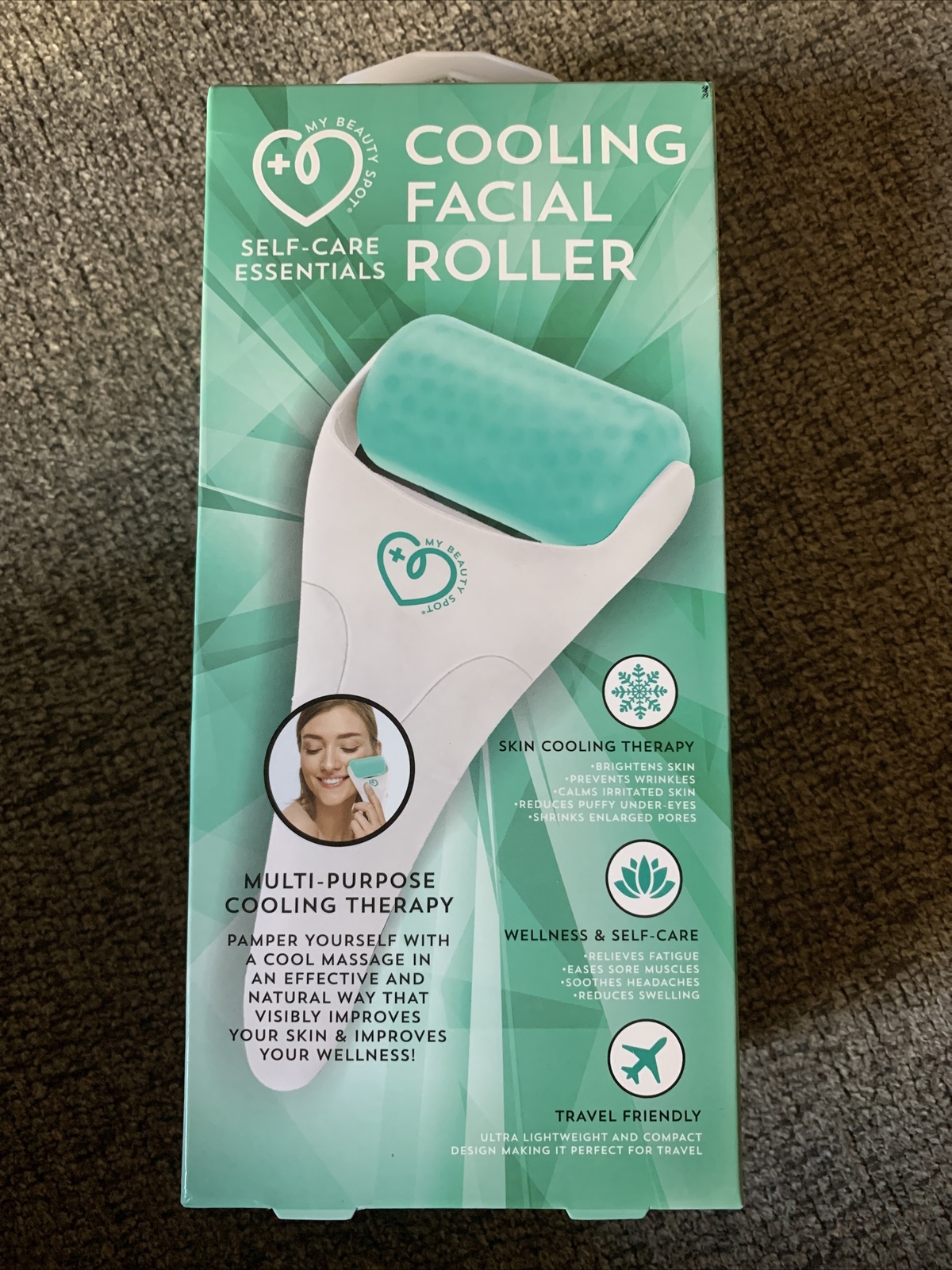 Cooling facial roller