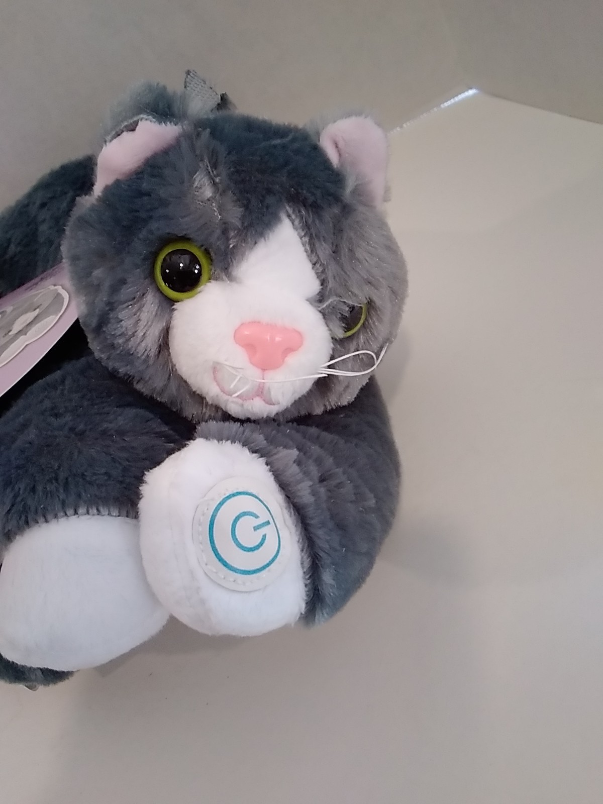 HealthTouch Polyester Fibers Neck Massager Gray Cat Requires 2 AA Batteries