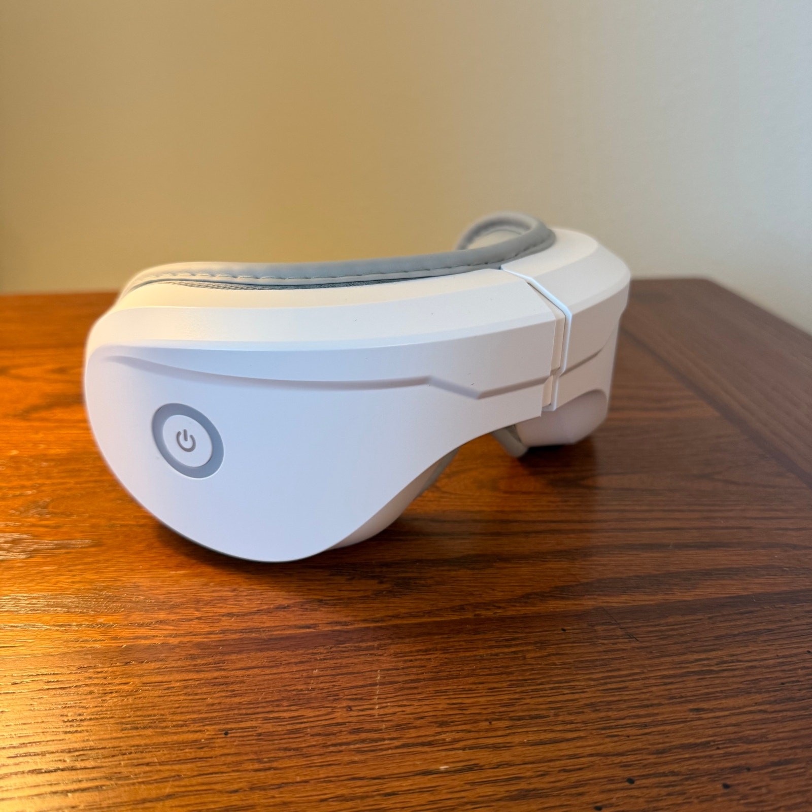Smart Eye Massager – Heat, Vibration, Music, Acupressure, Foldable – New in Box