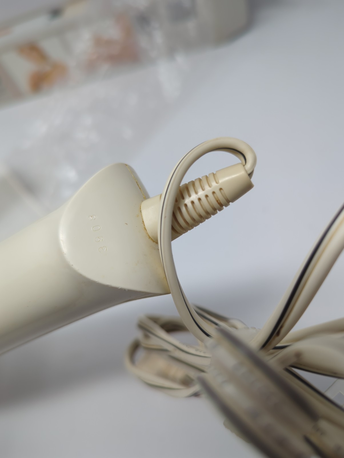 Hitachi HV-250R Magic Wand 2-Speed Electric Massager