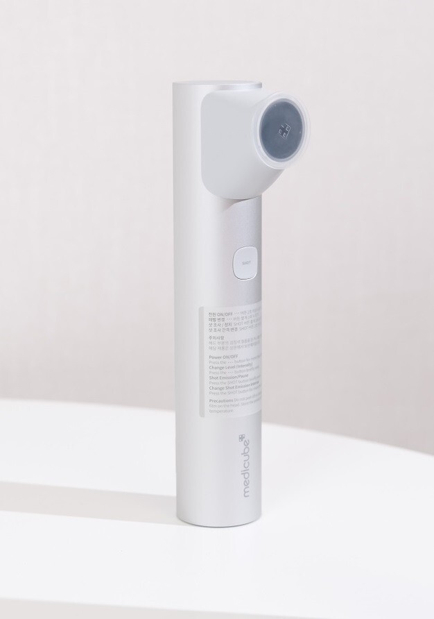 Medicube AGE-R High Focus Home Skin Care Device / Authentic / Express