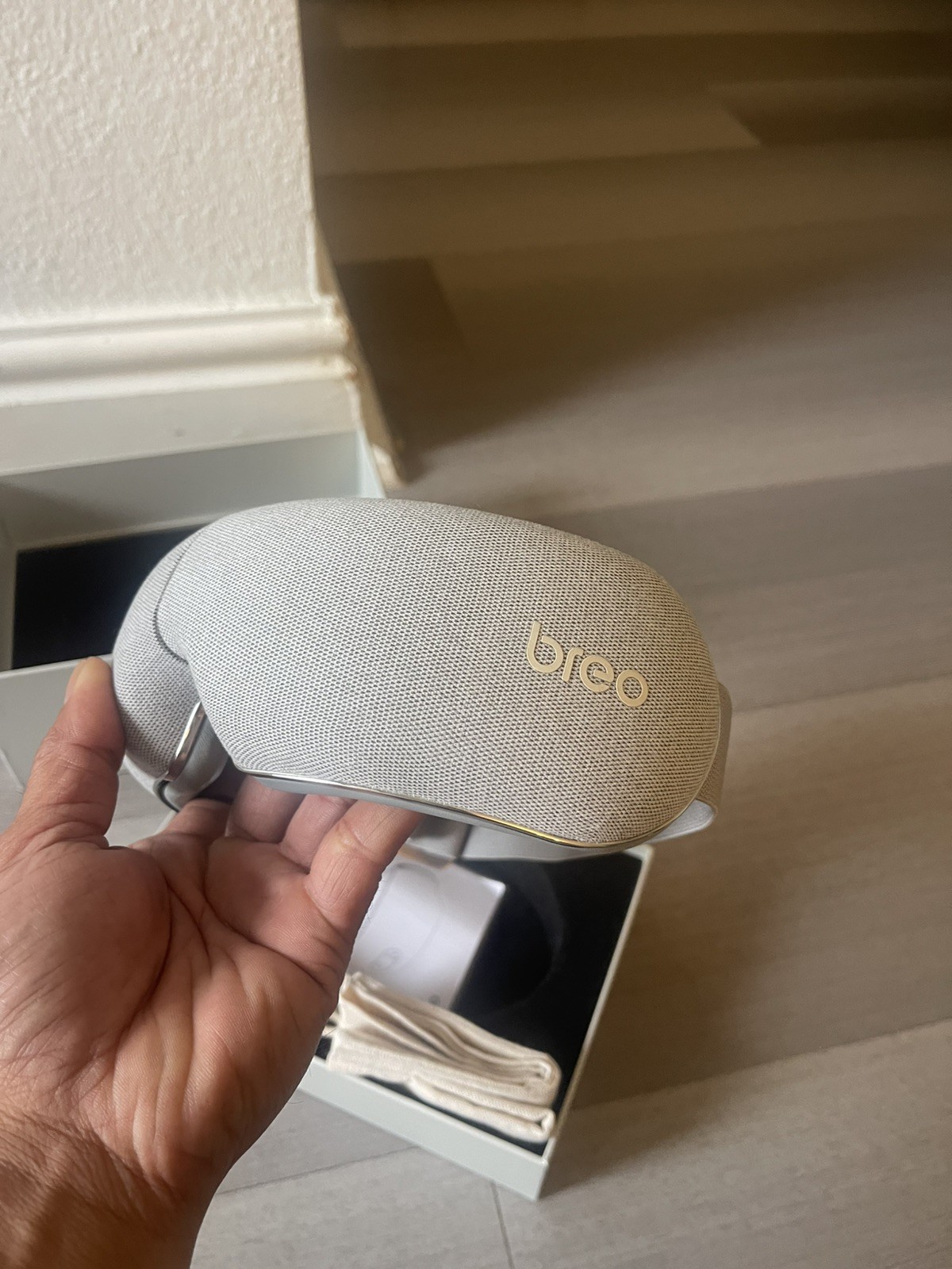 Breo iSee M Eye Massager Air Pressure Kneading Massage Heat Compression Music
