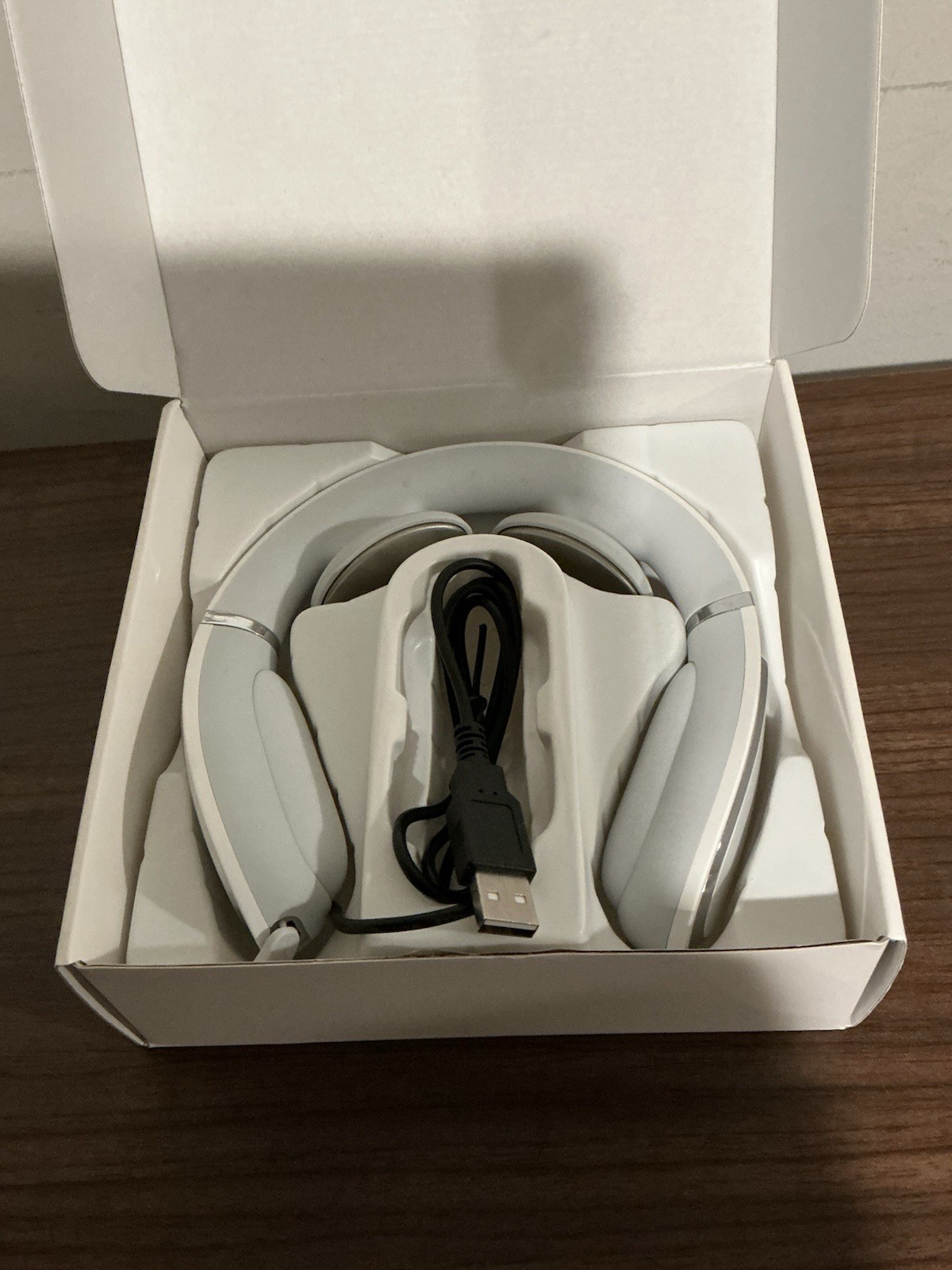Intelligent Neck Massager White Heated Ergonomic USB Rechargeable 2 Heads