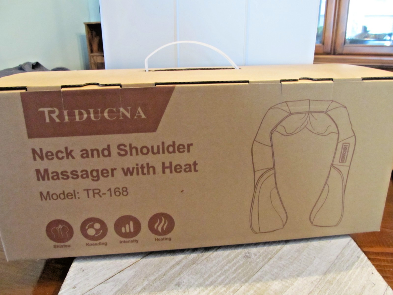 TRIDUCNA Model TR-168 Shiatsu Neck and Shoulder Massager with Heat NIB