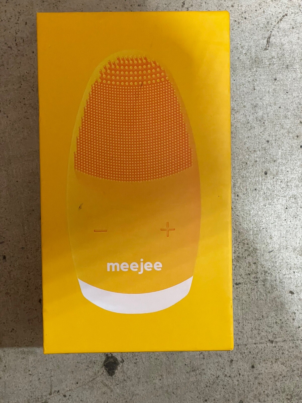 Meejee Silicone Facial Cleanser Brush- Yellow – Free Shipping! New Open Box