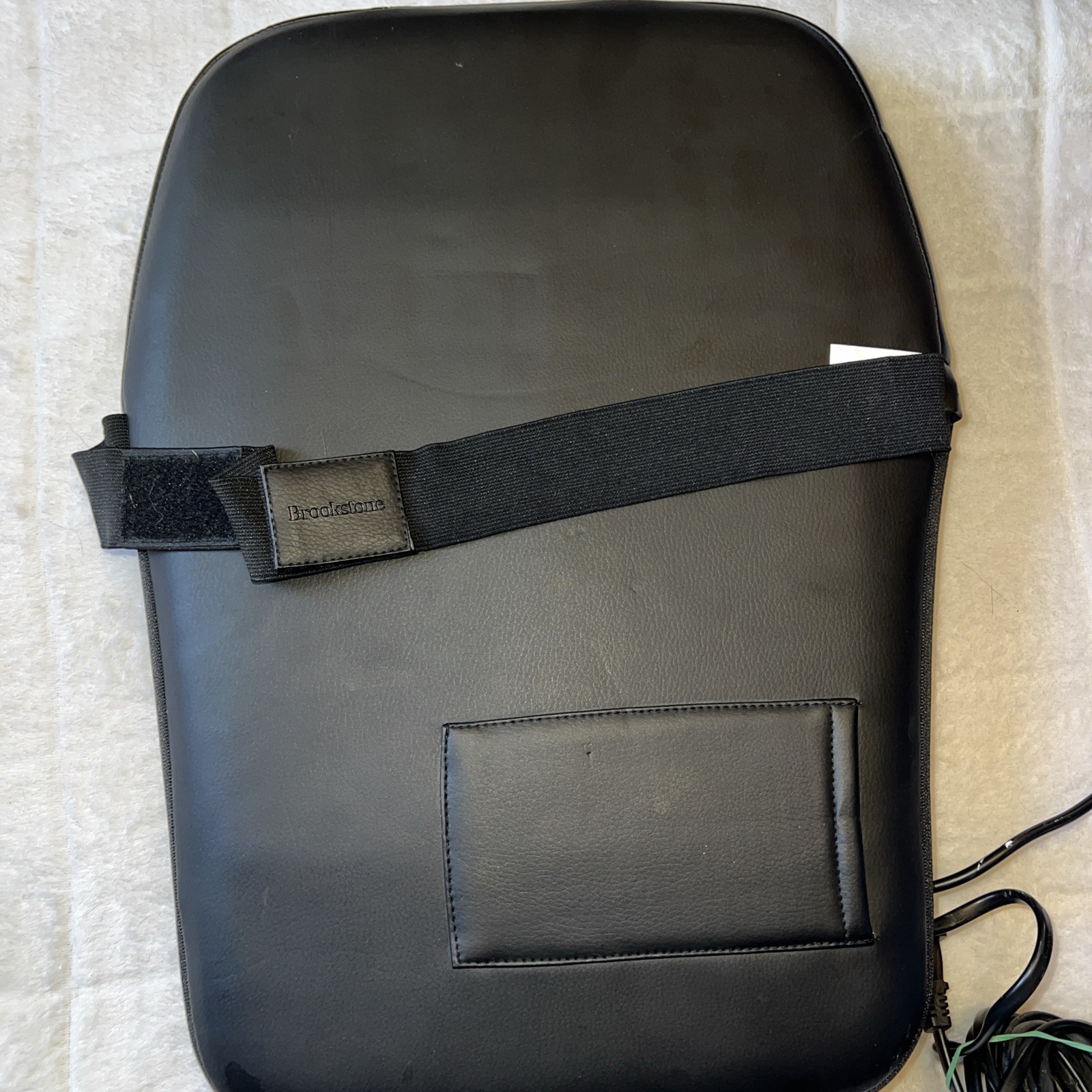 Brookstone Cushion W/Heat Intertek 3179249 Attached Remote