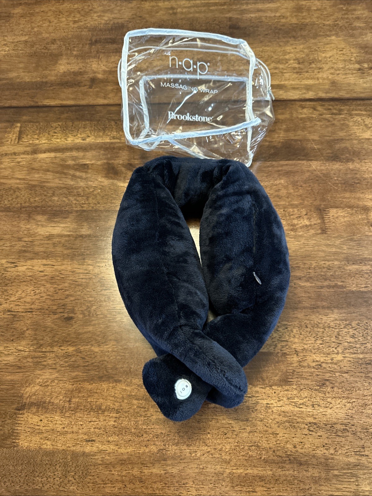 Brookstone n.a.p. MASSAGING WRAP NAVY BLUE Plush Neck & Shoulders Used Once