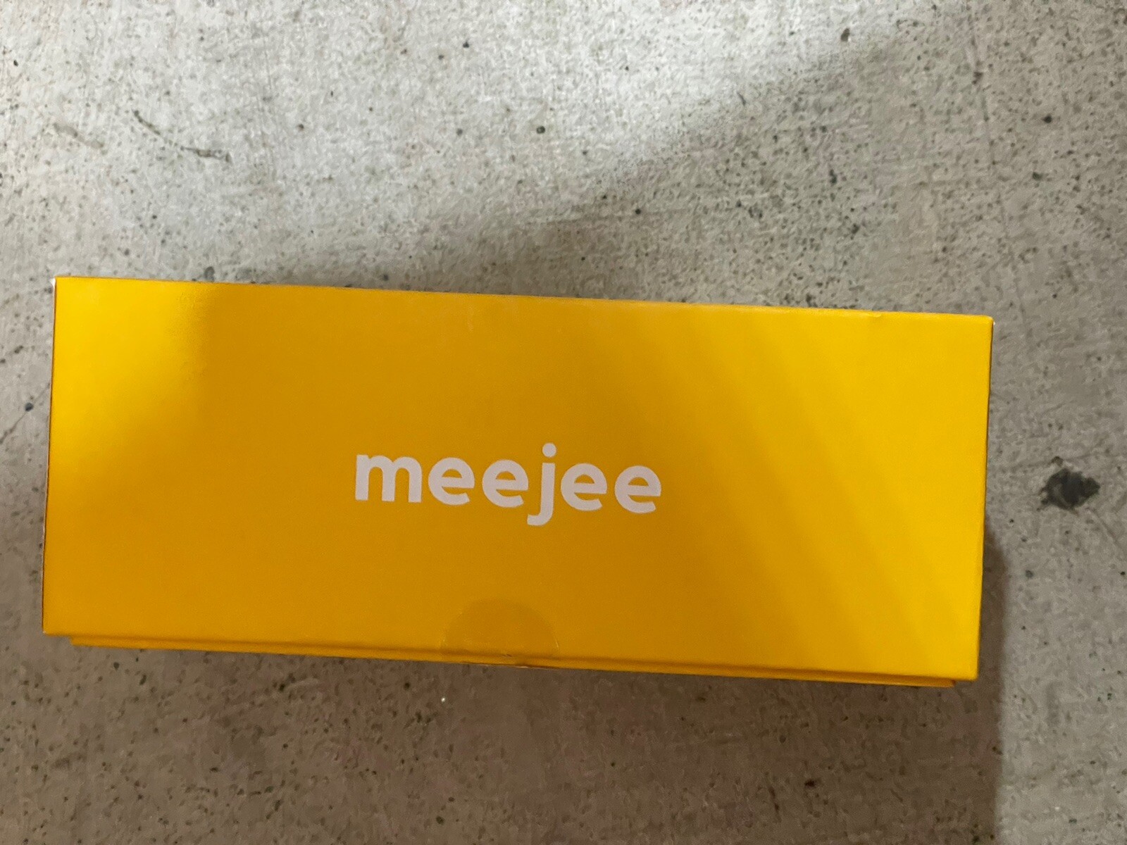 Meejee Silicone Facial Cleanser Brush- Yellow – Free Shipping! New Open Box