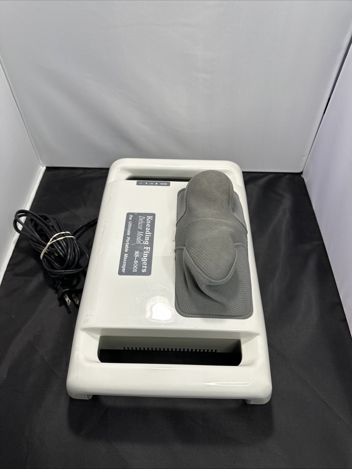 Kneading Fingers Deluxe Model KS-8001 Ultimate Portable Massager Tested & Works