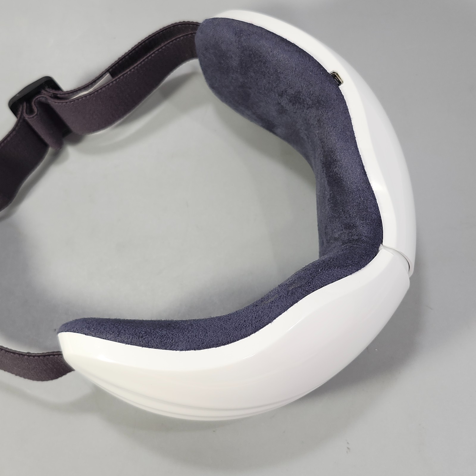 Nager Eye Massager HFR-YBB Heated Relaxing Sound Portable Rechargeable White 5V
