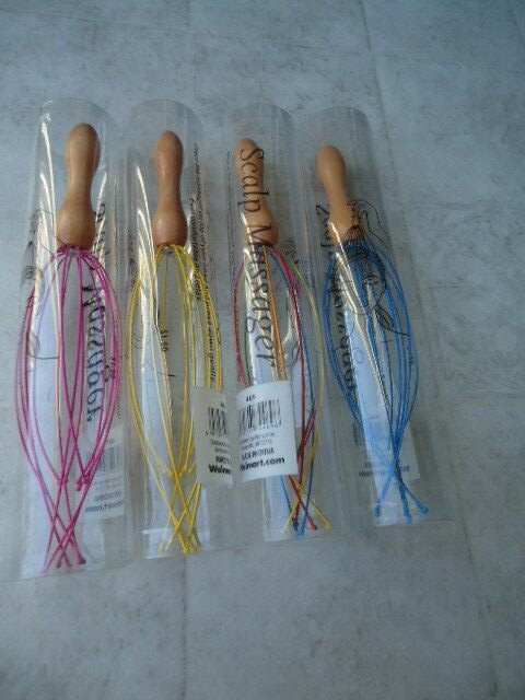Random Color Spider Head Scalp Massager Metal Tines & Wooden Handle Relax Spa Th
