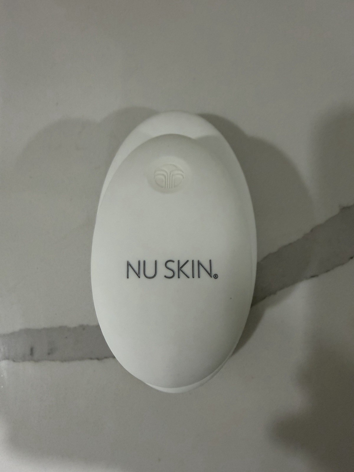 Nu Skin RenuSpa iO Handheld Body Massager Wireless Rechargeable White + Gel
