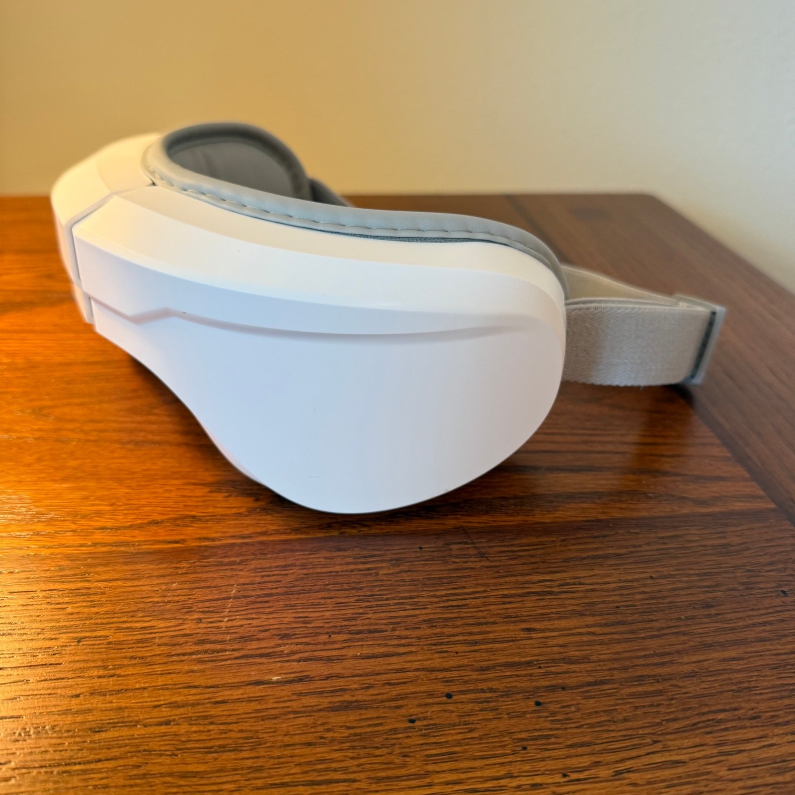 Smart Eye Massager – Heat, Vibration, Music, Acupressure, Foldable – New in Box