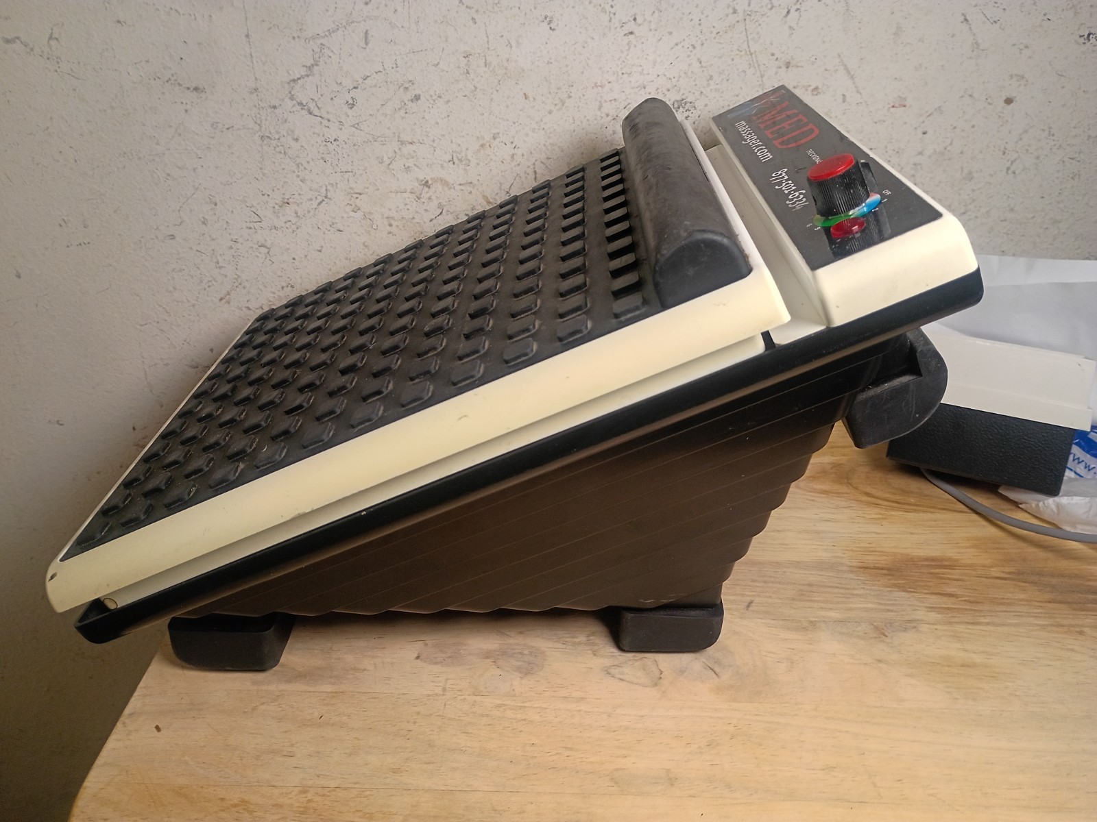 MedMassager MMF07 Therapeutic Vibrating Foot Med Massager / 11-Speed Circulation