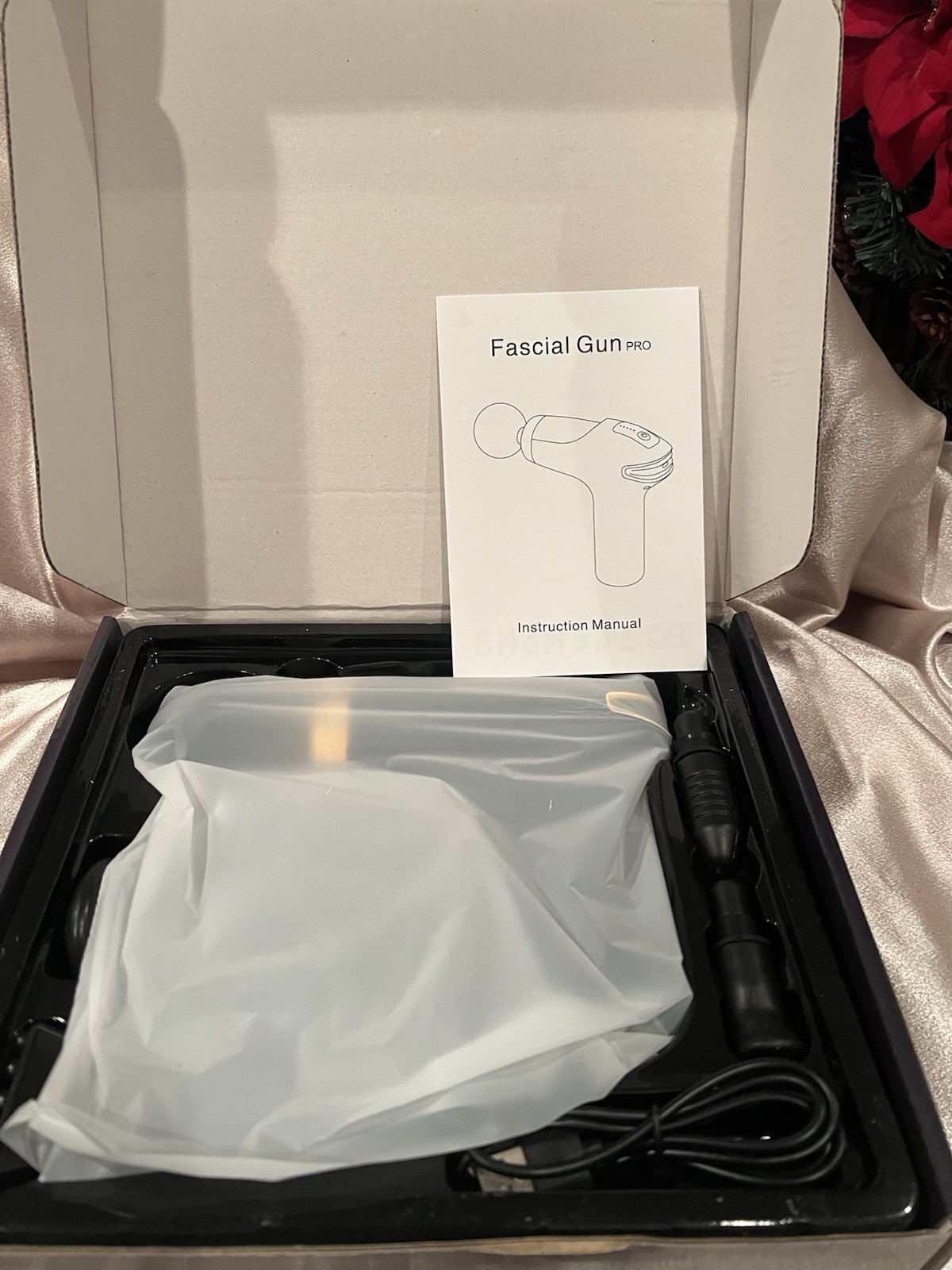 NIB! Massager Rechargeable w/8 Attachments & USB Charger~Black (30w; 7.4v)