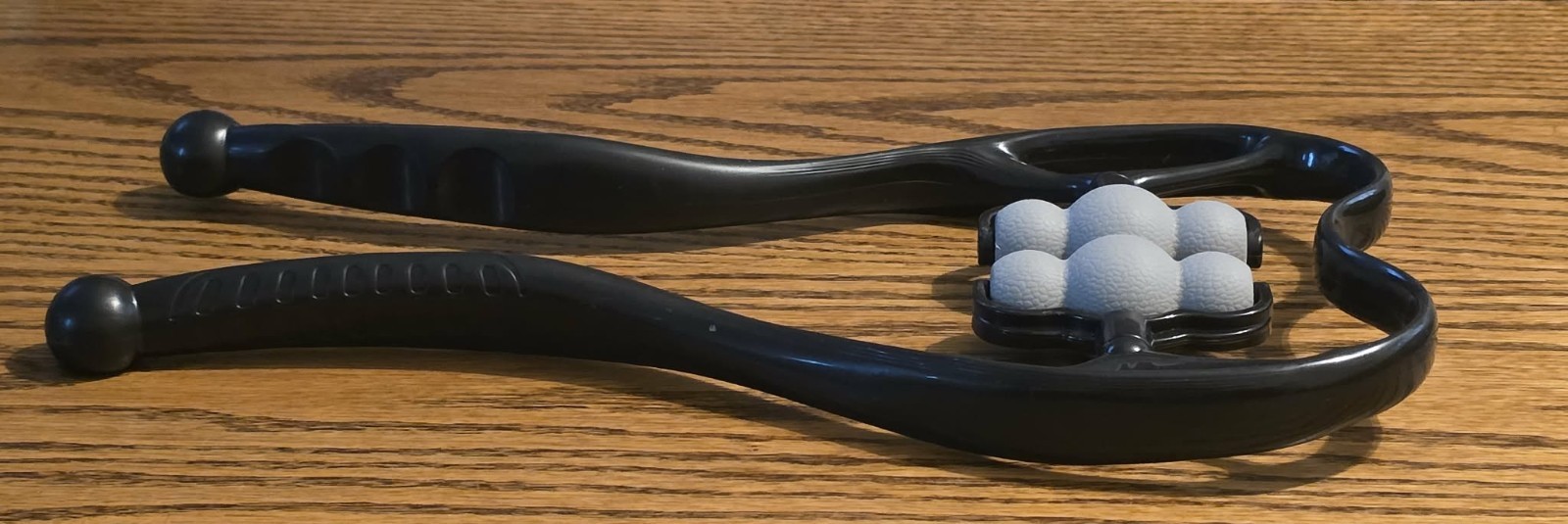 Invensys CRM Wooden Dual Ball Massage Roller, Manual Handheld Rolling for Back